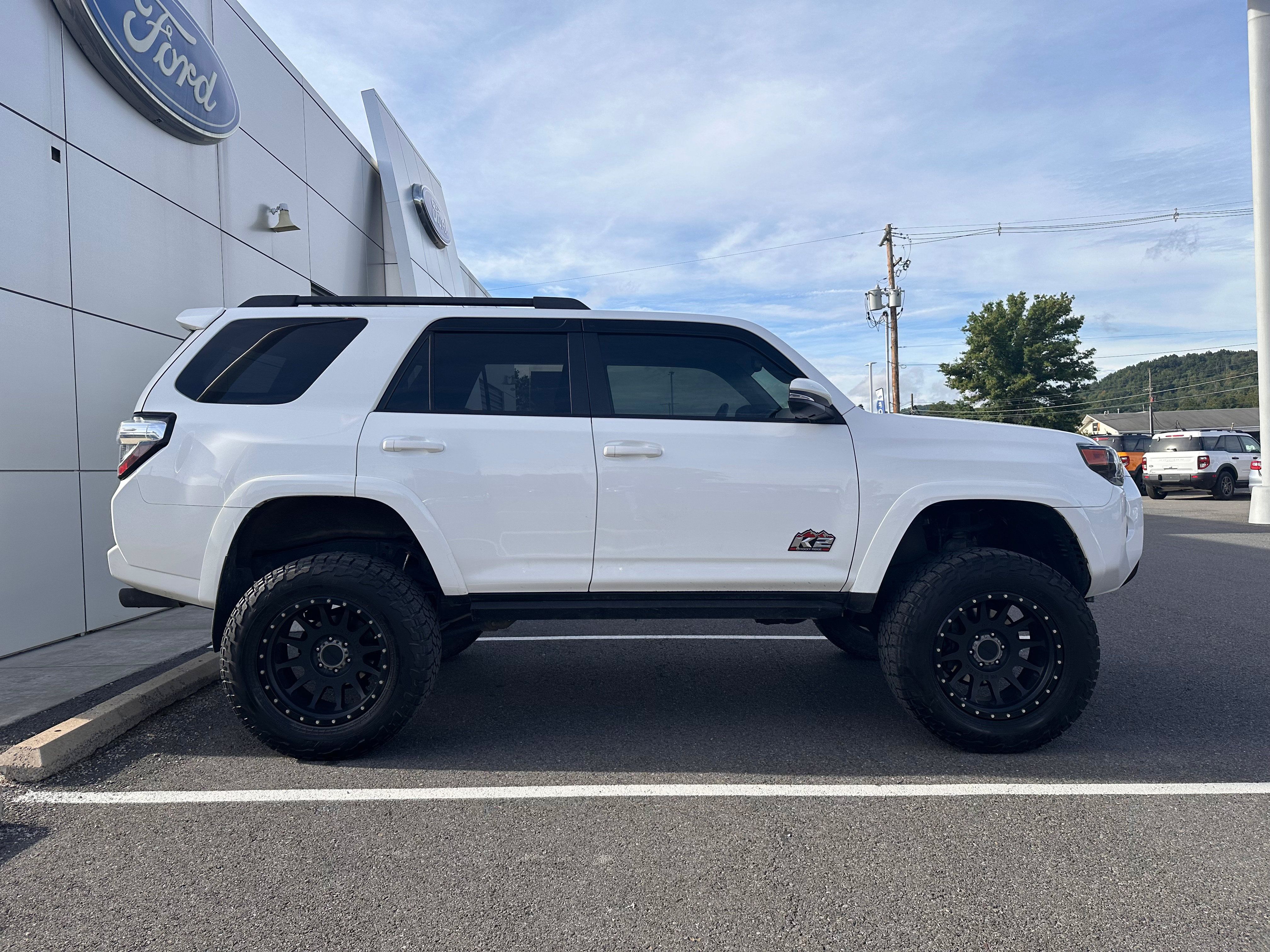 Used 2018 Toyota 4Runner SR5 Premium AWD/4WD image 2