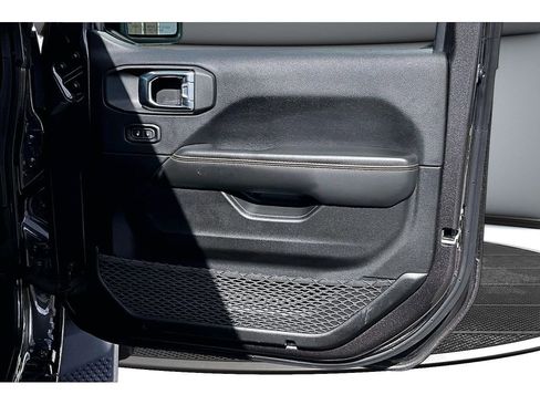 Certified 2025 Jeep Wrangler Unlimited Sahara AWD/4WD image 21
