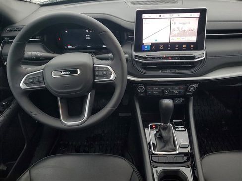 Used 2025 Jeep Compass Limited w/ High Altitude Package image 11