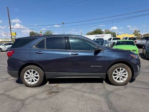 Used 2019 Chevrolet Equinox LS FWD image 2