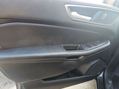 Used 2022 Ford Edge SE image 30