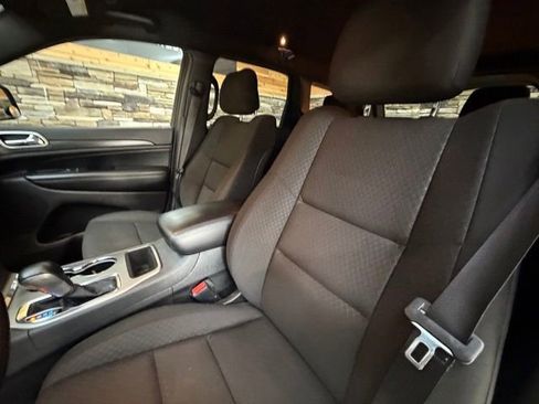 Used 2018 Jeep Grand Cherokee Laredo AWD/4WD image 14