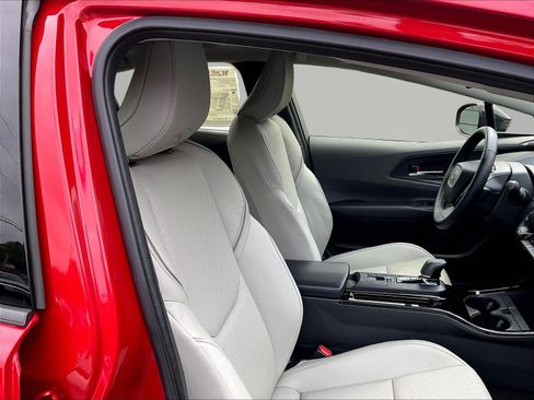 Used 2024 Toyota Prius XLE AWD/4WD image 25