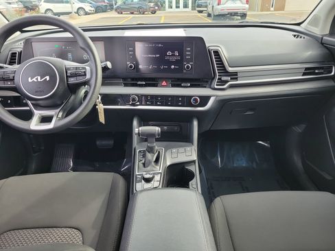 Used 2024 Kia Sportage LX image 9