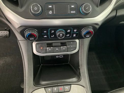 Used 2023 GMC Acadia SLT w/ Elevation Edition FWD image 14