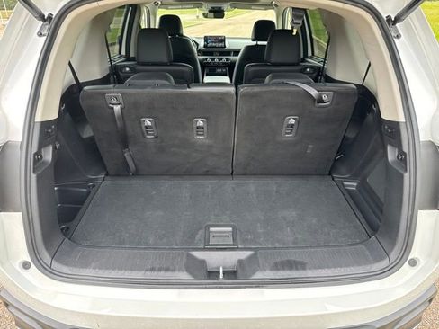 Used 2023 Honda Pilot Touring image 11