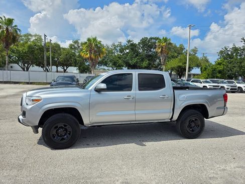 Used 2022 Toyota Tacoma SR AWD/4WD image 3