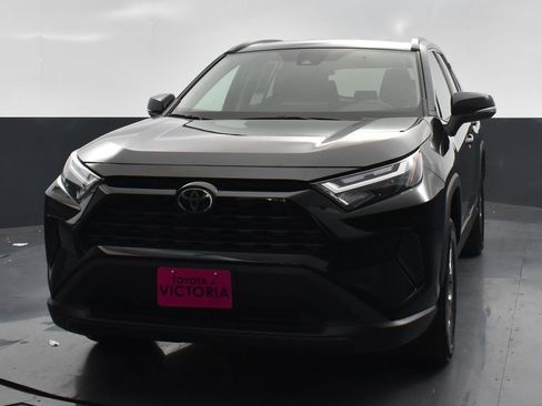 Used 2024 Toyota RAV4 XLE FWD image 17