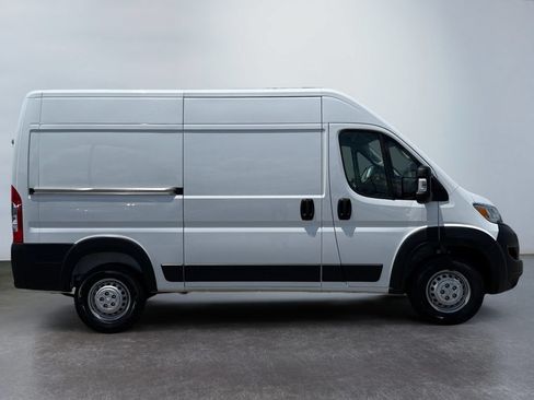 Used 2025 RAM ProMaster 2500 w/ Convenience Group FWD image 2