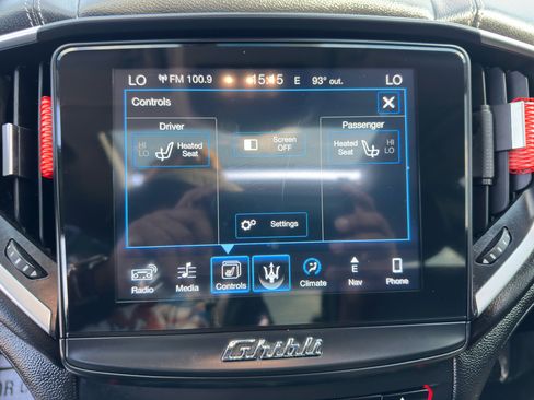 Used 2017 Maserati Ghibli S image 32