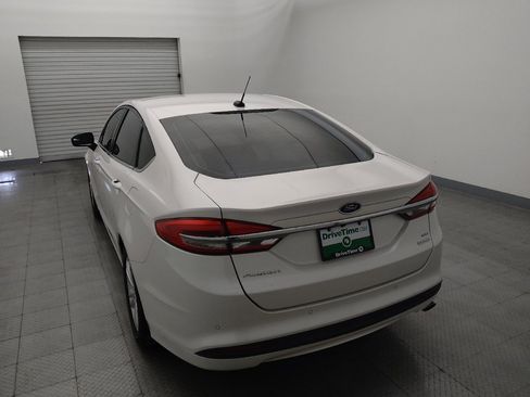 Used 2018 Ford Fusion SE w/ Fusion SE Technology Package FWD image 6
