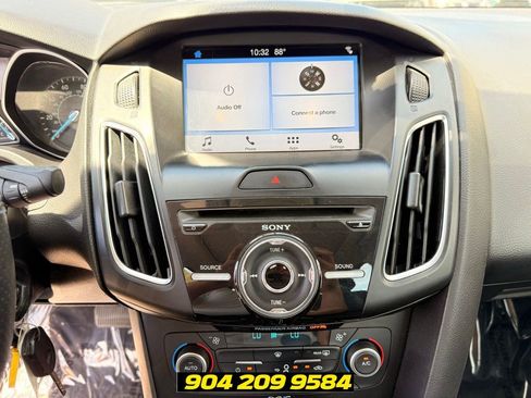 Used 2018 Ford Focus SEL FWD image 19