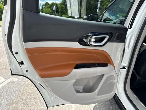 Used 2022 Jeep Compass Limited w/ Sun and Sound Group AWD/4WD image 22