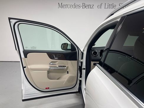 Used 2026 Mercedes-Benz GLB 250 4MATIC image 17