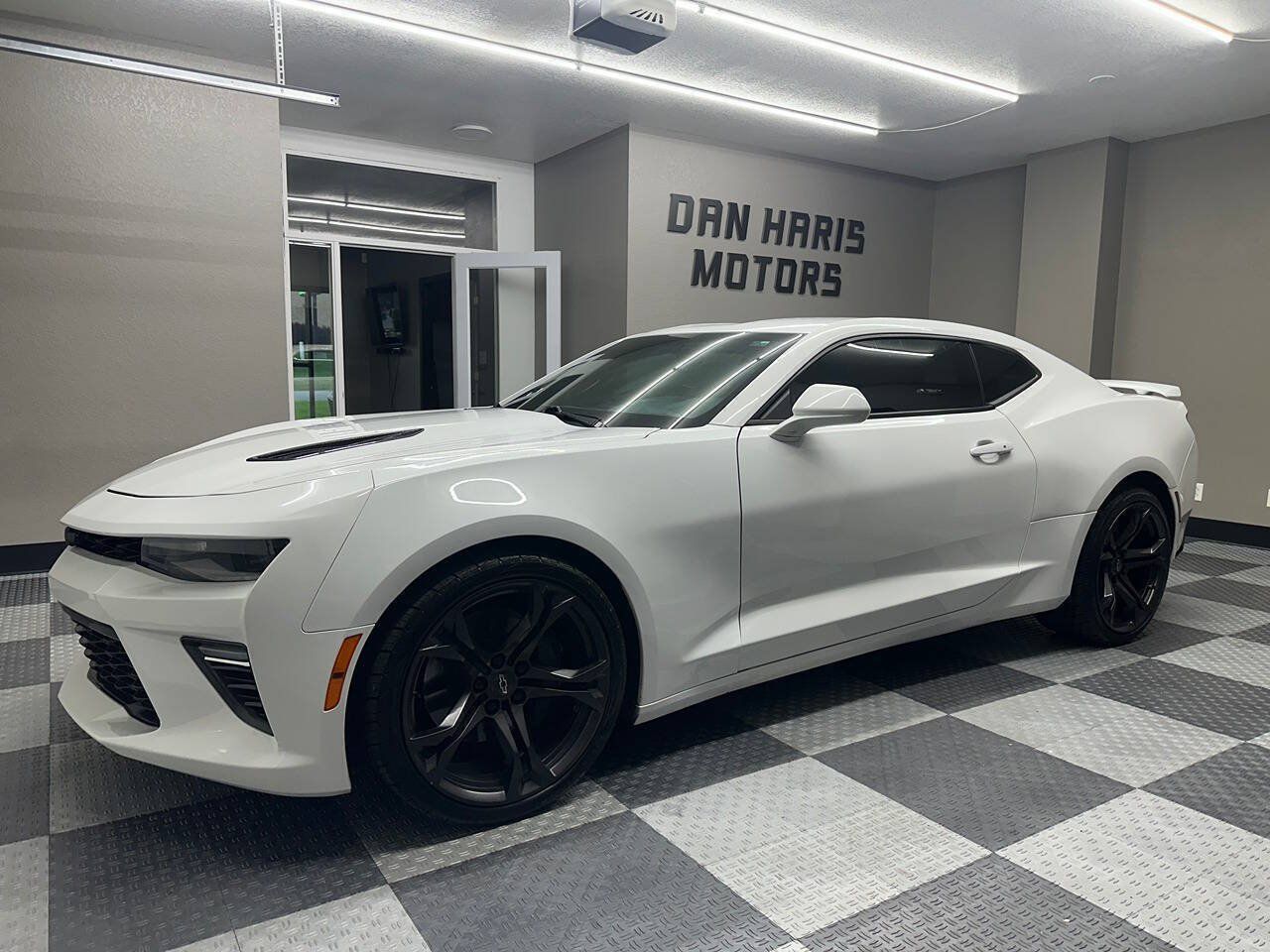 Used 2017 Chevrolet Camaro SS RWD image 28