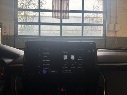 Used 2025 Toyota Corolla Cross LE image 21