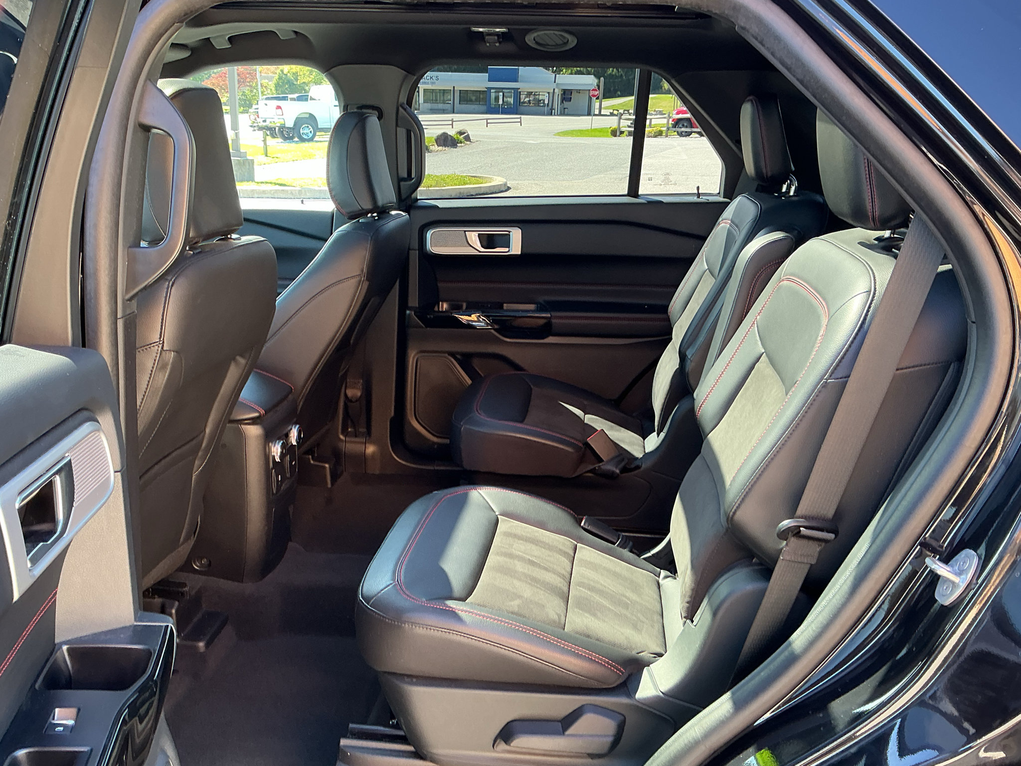 Used 2023 Ford Explorer ST-Line w/ Class IV Trailer Tow Package AWD/4WD image 24
