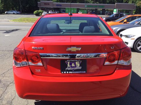 Used 2016 Chevrolet Cruze LT w/ Technology Package FWD image 9