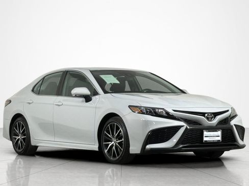 Used 2024 Toyota Camry SE FWD image 7