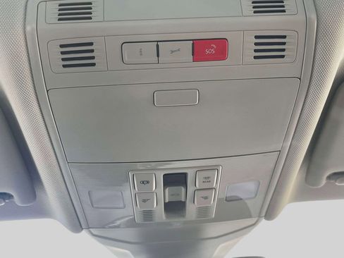 Used 2023 Volkswagen Jetta SE w/ Panoramic Sunroof Package FWD image 31