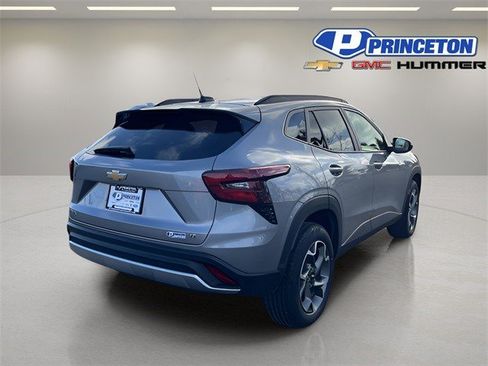 Certified 2025 Chevrolet Trax LT w/ LT Convenience Package image 6