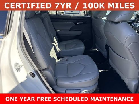 Used 2022 Toyota Highlander XLE AWD/4WD image 11