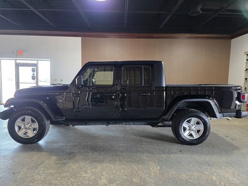 Used 2022 Jeep Gladiator Sport AWD/4WD image 7