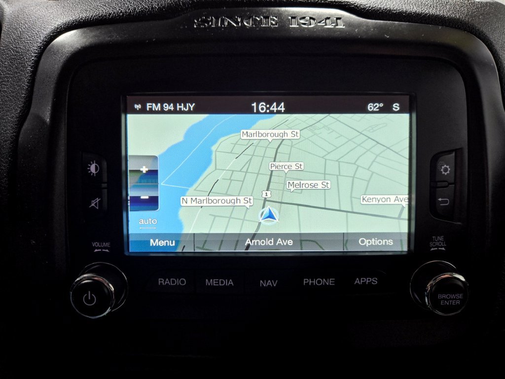 Used 2016 Jeep Renegade Latitude AWD/4WD image 24