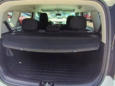 Used 2017 Kia Soul + FWD image 11