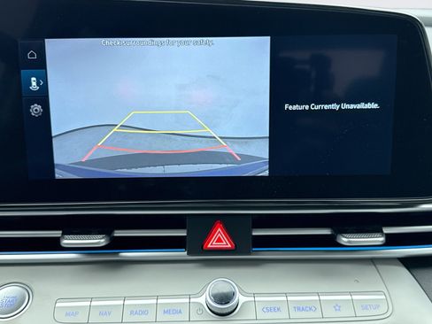 Used 2025 Hyundai Elantra Limited FWD image 11