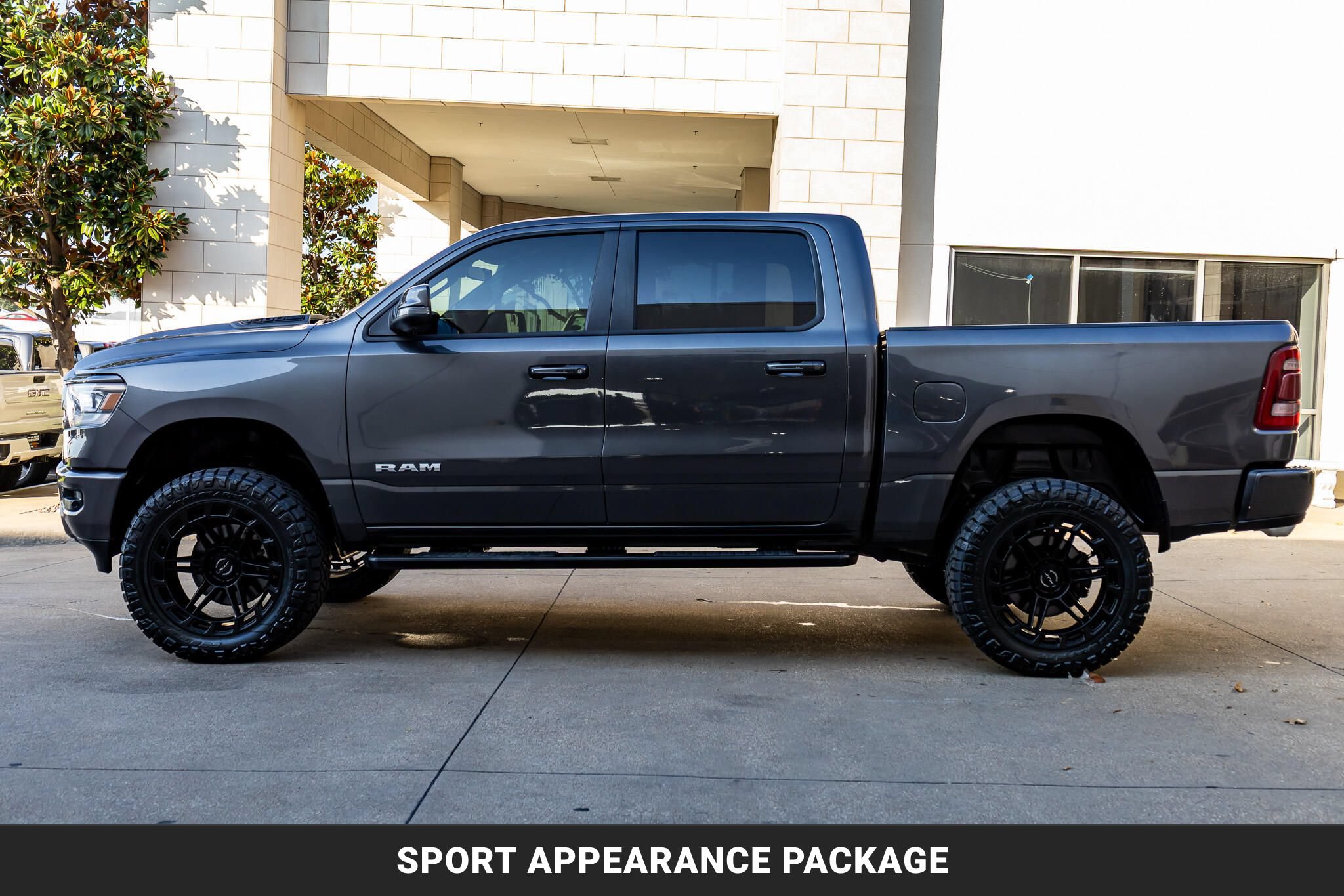 Used 2023 RAM 1500 Laramie AWD/4WD image 6