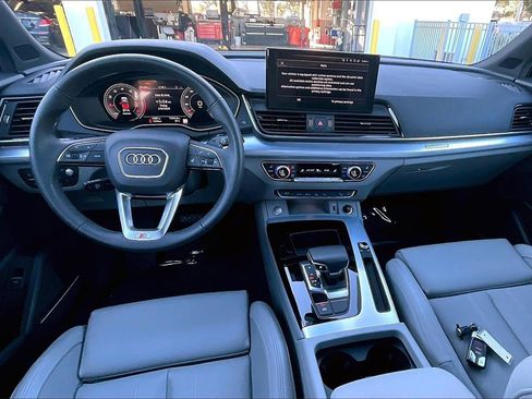 Certified 2025 Audi Q5 Prestige w/ Prestige Package image 3