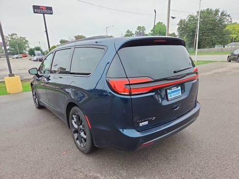 Used 2025 Chrysler Pacifica Limited FWD image 8