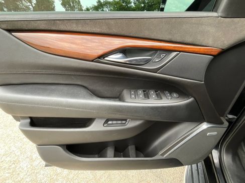 Used 2017 Cadillac Escalade Luxury AWD/4WD image 26