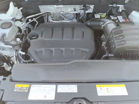 Certified 2025 Volkswagen Atlas SE FWD image 28