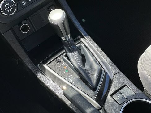 Used 2016 Toyota Corolla LE FWD image 18