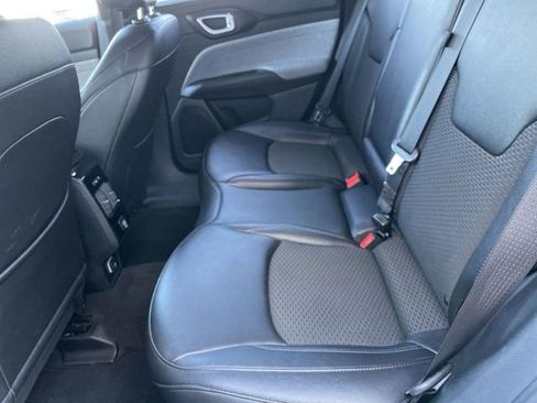 Used 2024 Jeep Compass Latitude image 21