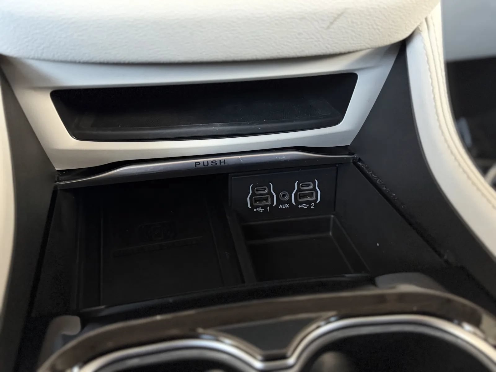 Used 2022 Chrysler Pacifica Limited FWD image 40