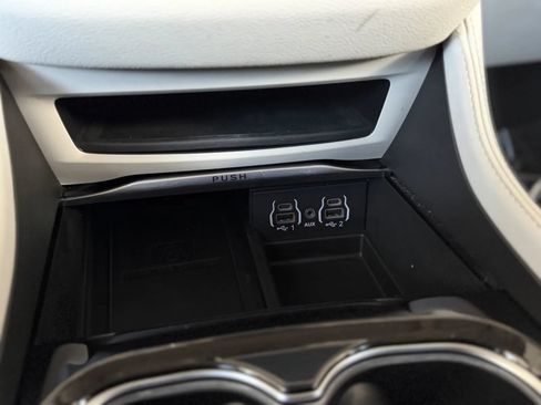 Used 2022 Chrysler Pacifica Limited FWD image 40
