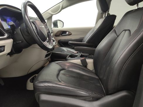 Used 2018 Chrysler Pacifica Touring-L Plus w/ Advanced Safetytec Group FWD image 17