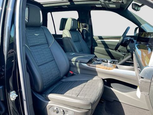 New 2026 Cadillac Escalade Platinum Sport w/ LPO, ONYX Package AWD/4WD image 36