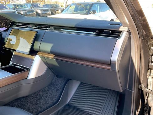 New 2026 Land Rover Range Rover SE image 28