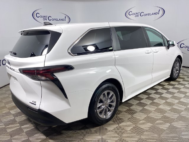 Used 2023 Toyota Sienna LE FWD image 8
