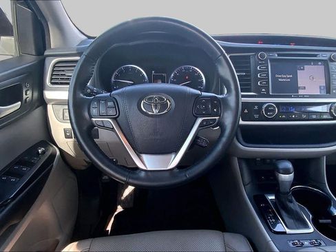 Used 2018 Toyota Highlander Limited Platinum AWD/4WD image 6