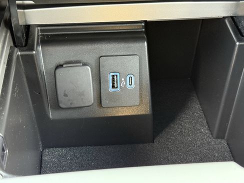 Used 2022 Ford Explorer ST AWD/4WD image 7