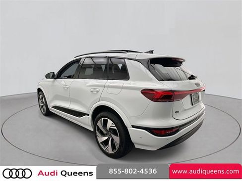 Used 2025 Audi Q6 e-tron Premium Plus image 4