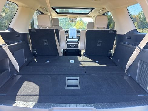 Used 2022 Ford Expedition Limited image 58