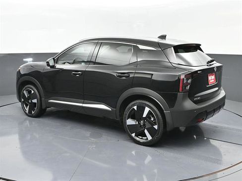 Used 2025 Nissan Kicks SR w/ SR Premium Package FWD image 29