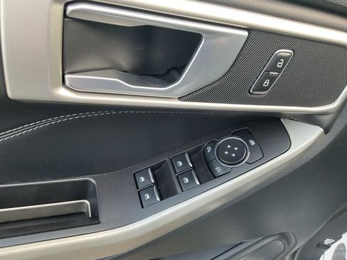 Used 2023 Ford Explorer XLT w/ Equipment Group 202A image 11