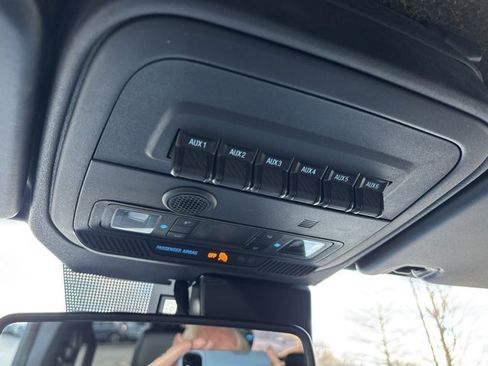 Used 2023 Ford Bronco Wildtrak image 40